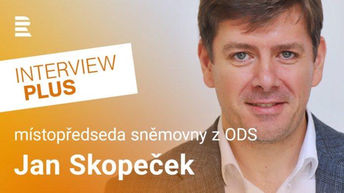 Skopeček: Padáme rychle z mrakodrapu, jsme někde u 195. patra a nevidíme tu zem, ke které se řítíme