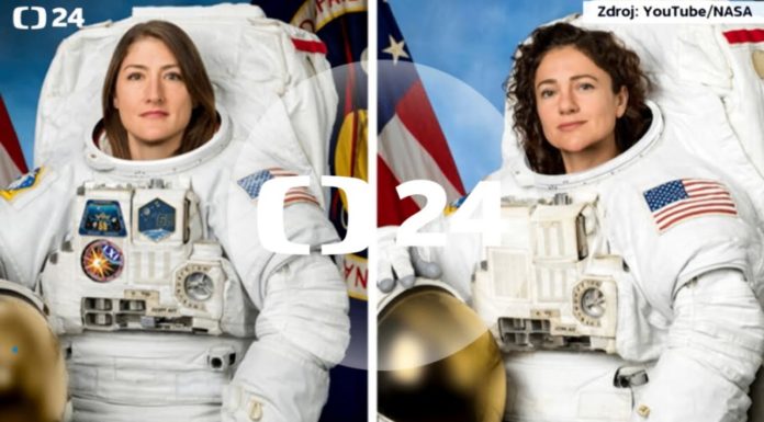 Výstup astronautek do vesmíru