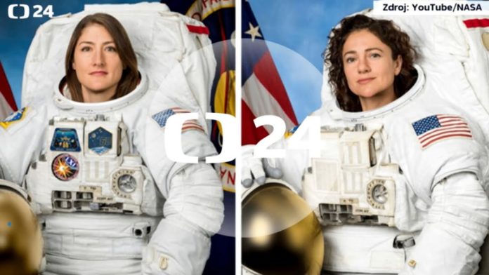 Výstup astronautek do vesmíru